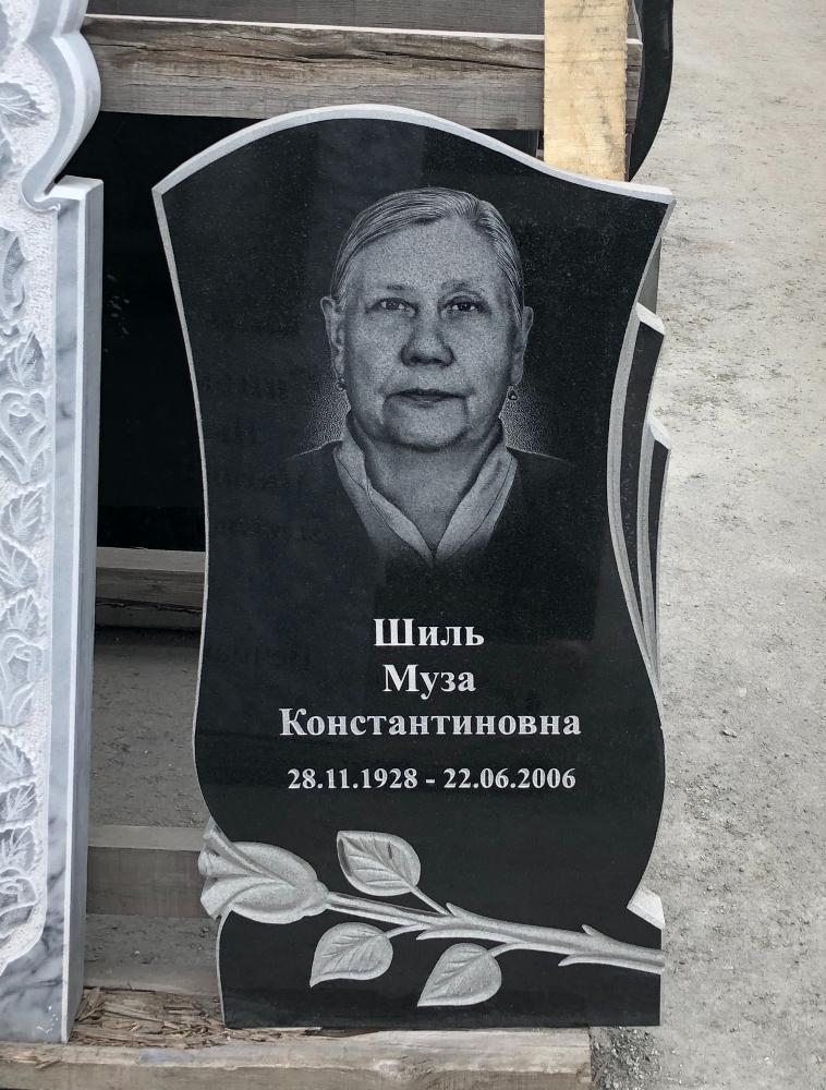 Памятник №201 из черного гранита с тюльпаном — фото 3